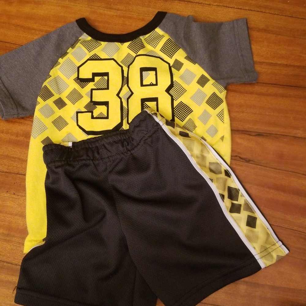 Garanimals Yellow and Gray Tshirt and shorts (2T)